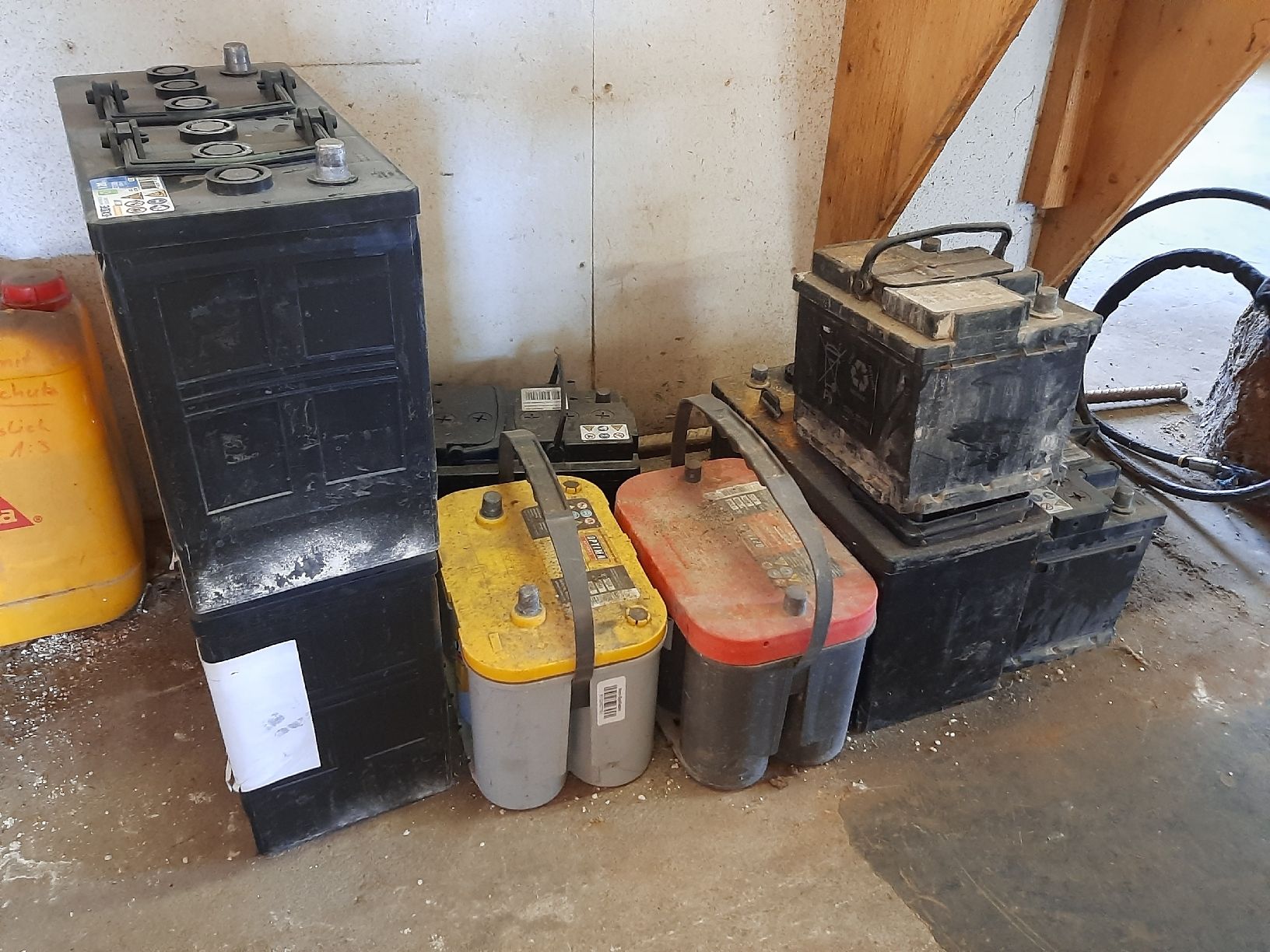 Accus & piles: 12 Volt Batterien Diverse – Défectueux à Münsingen par sttech 1