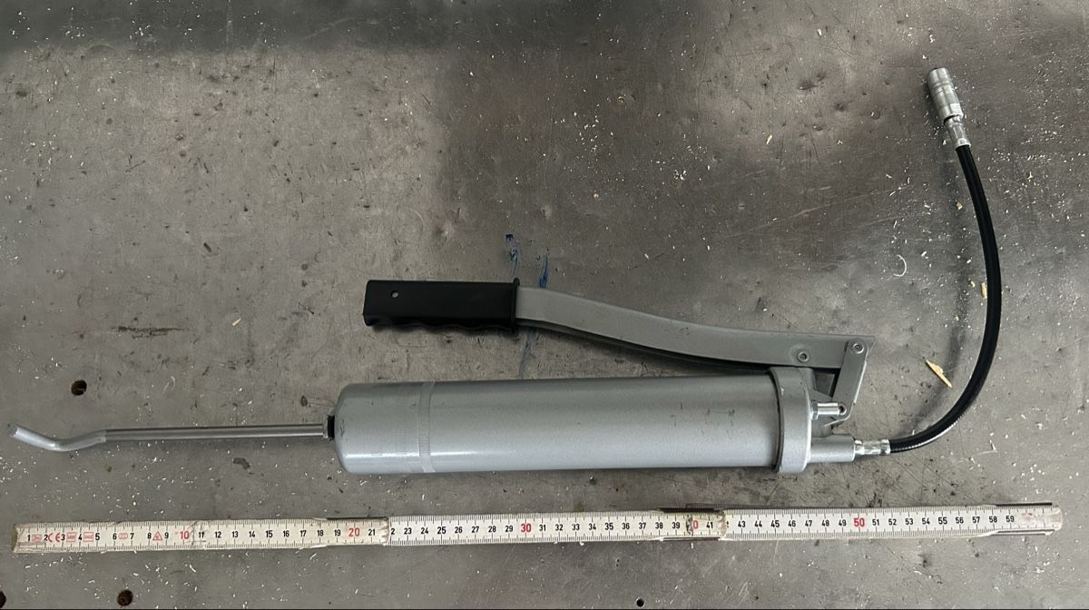 Tous les outils: Fettpresse – D'occasion à Wittwil par akl_8x79