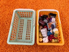 Einkaufskörbe und Spielzeug Lebensmittel