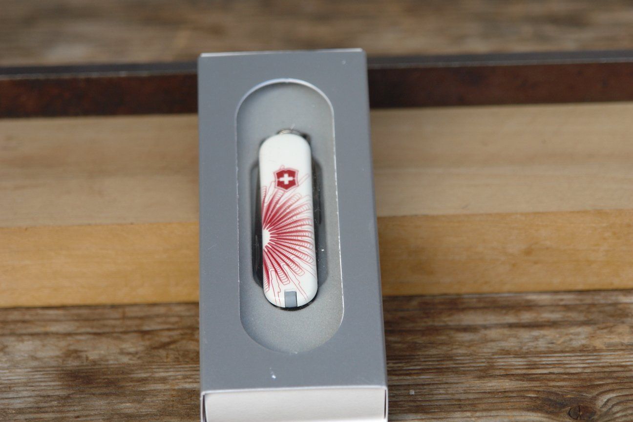 Victorinox Coltelli tascabile: Victorinox Classic SD Sonder Edition – Nuovo e nell'imballaggio originale da Ursenbach venduto da rekruten-shop