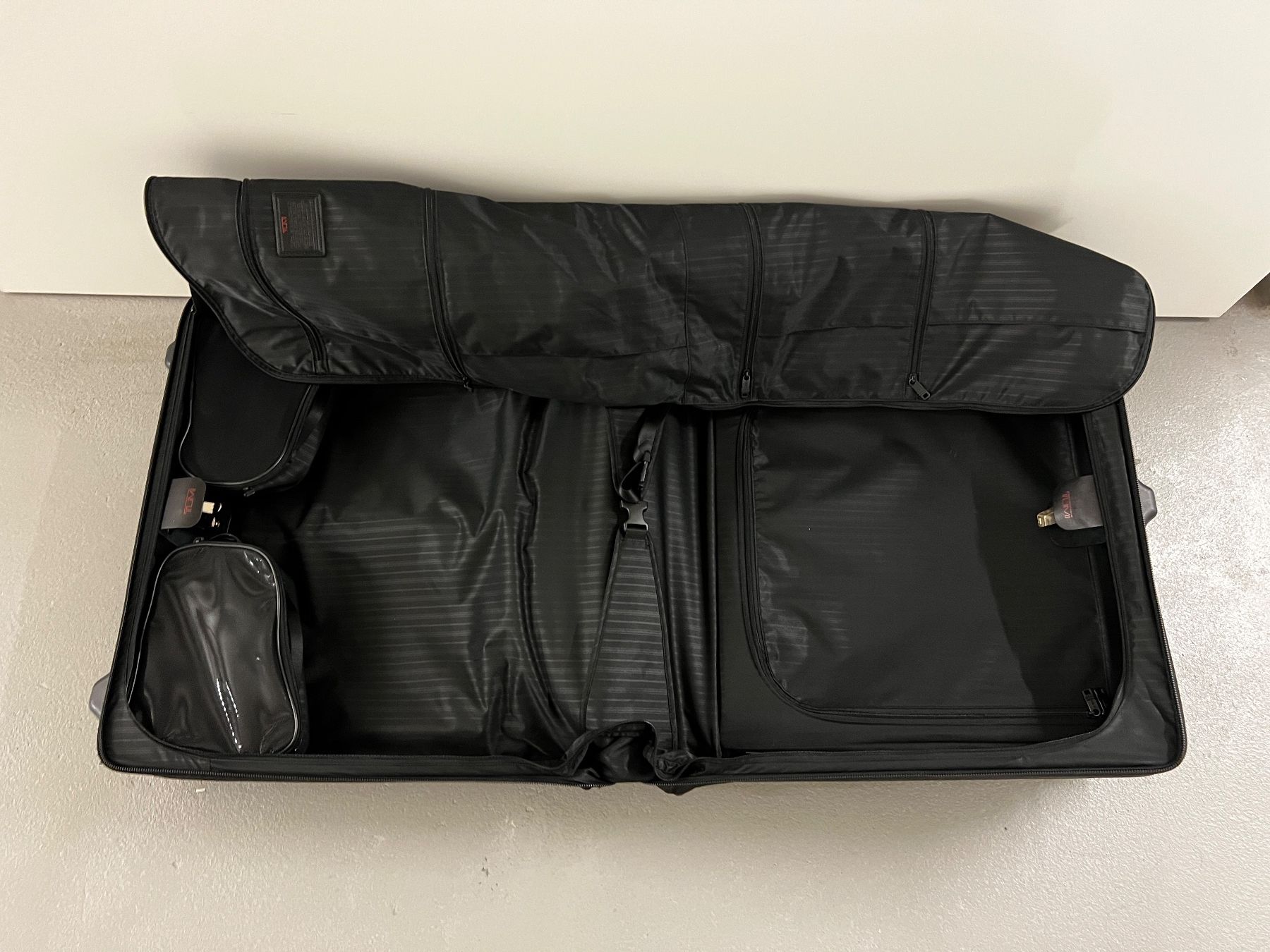 Tumi Reisekoffer: Tumi Kleidersack L - ALPHA (neuwertig) – Gebraucht aus Cham von ingold_a 4