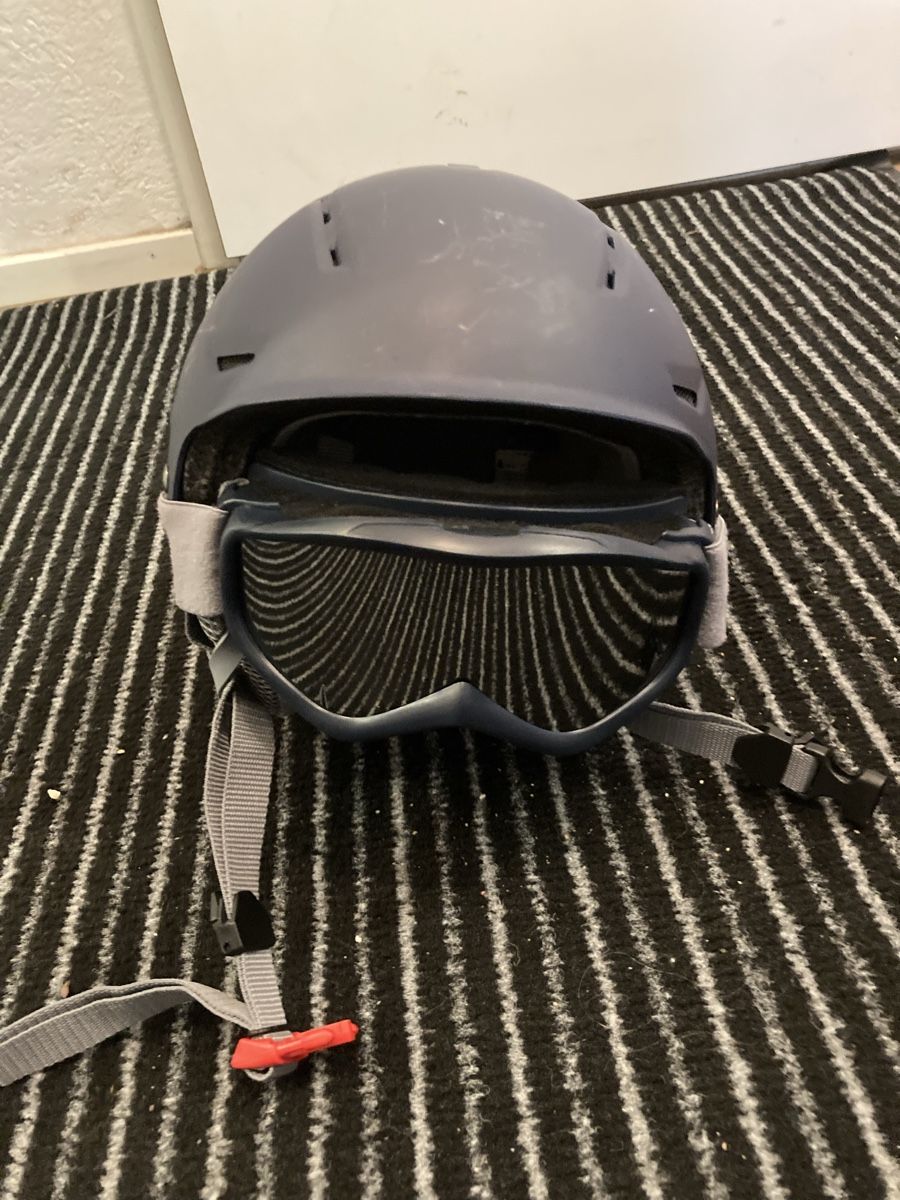 Caschi: Kinderskihelm Grösse 48-51 cm mit Brille – Usato da Nänikon venduto da Monschgal