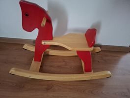 Rotes Schaukelpferd aus Holz - Kinderspielzeug Klassiker