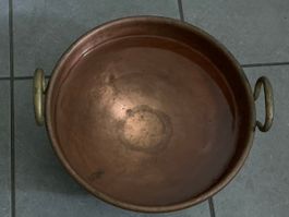 Kupferkessel mit zwei Handgriffen. 30