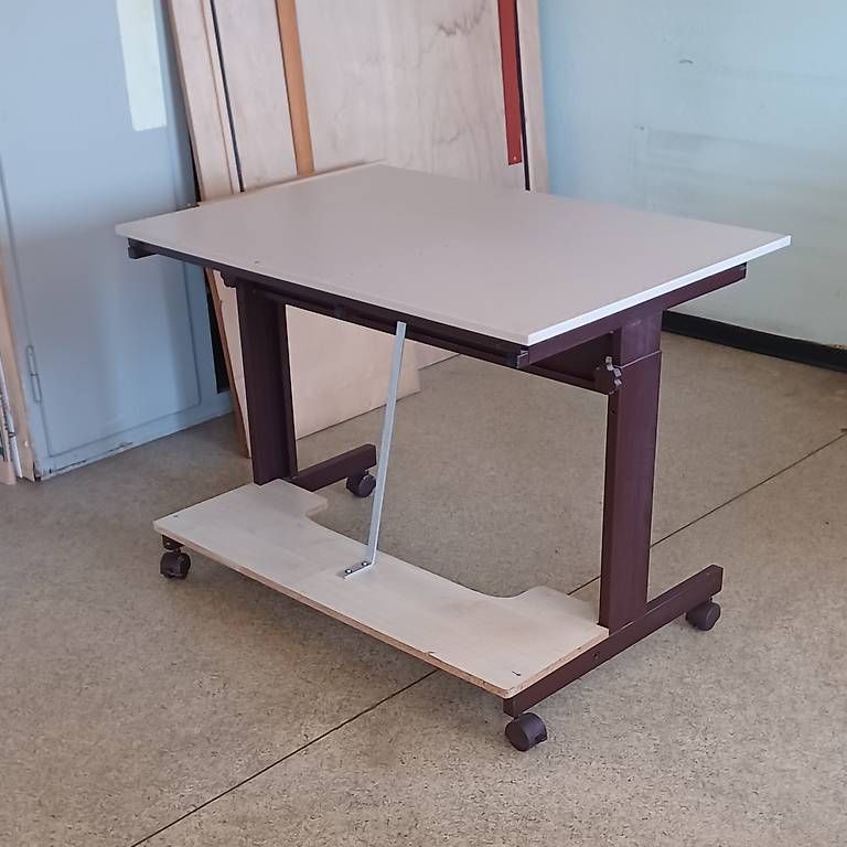 Tavoli: Table sur roulette réglable en hauteur – Usato da Bretigny-Morrens venduto da LaureLM 1