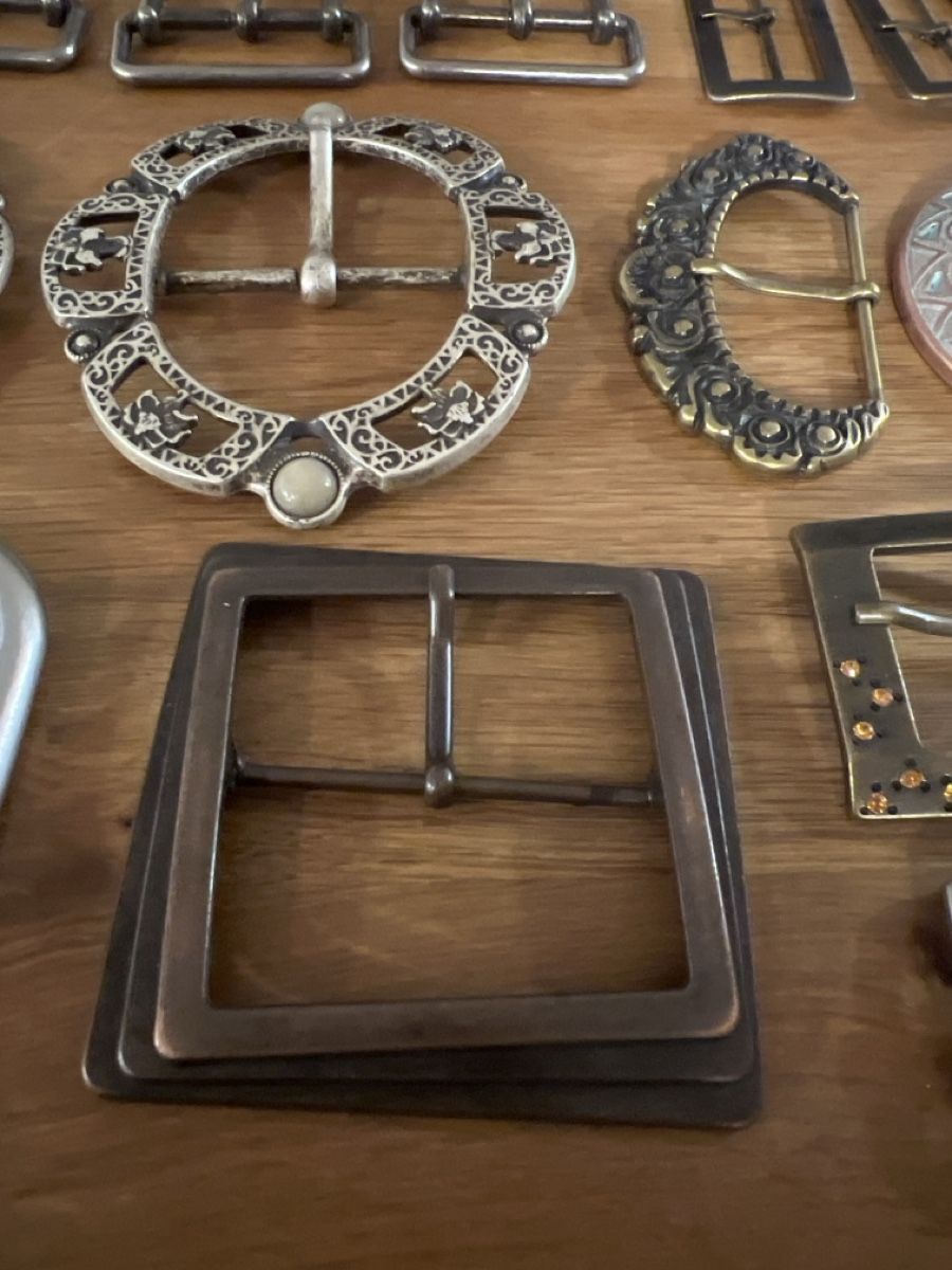 Fibbie per cinture: Gürtelschnallen verschiedene Modelle und Materialien  – Usato da Uznach venduto da Apuutze 2