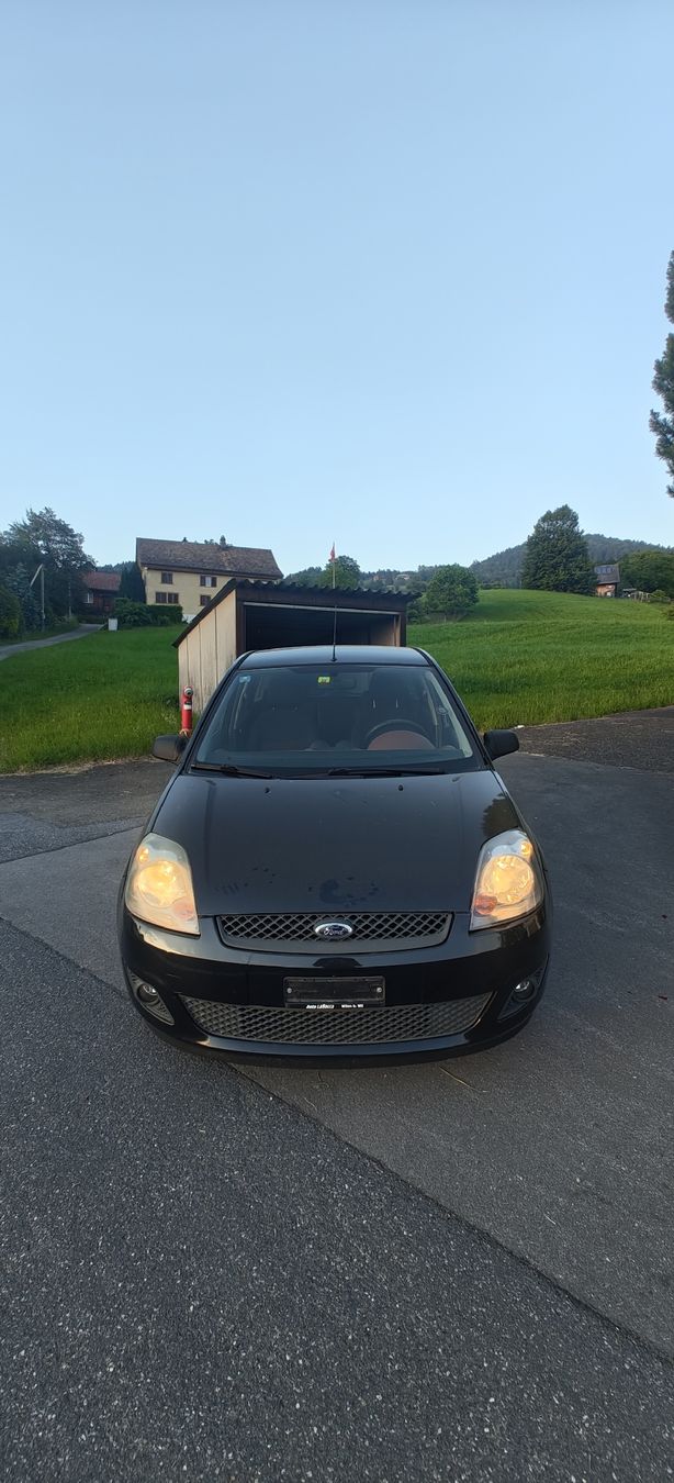 Ford Autos: Ford Fiesta 1.6 226871 KM – Défectueux à Gibswil par cedricShift