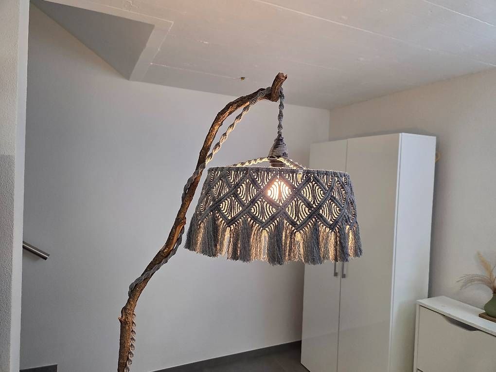 Lampade: Stehlampe / Wohnzimmerlampe Makramee / Holz – Nuovo (secondo la descrizione) da Cama venduto da DLCE90 1