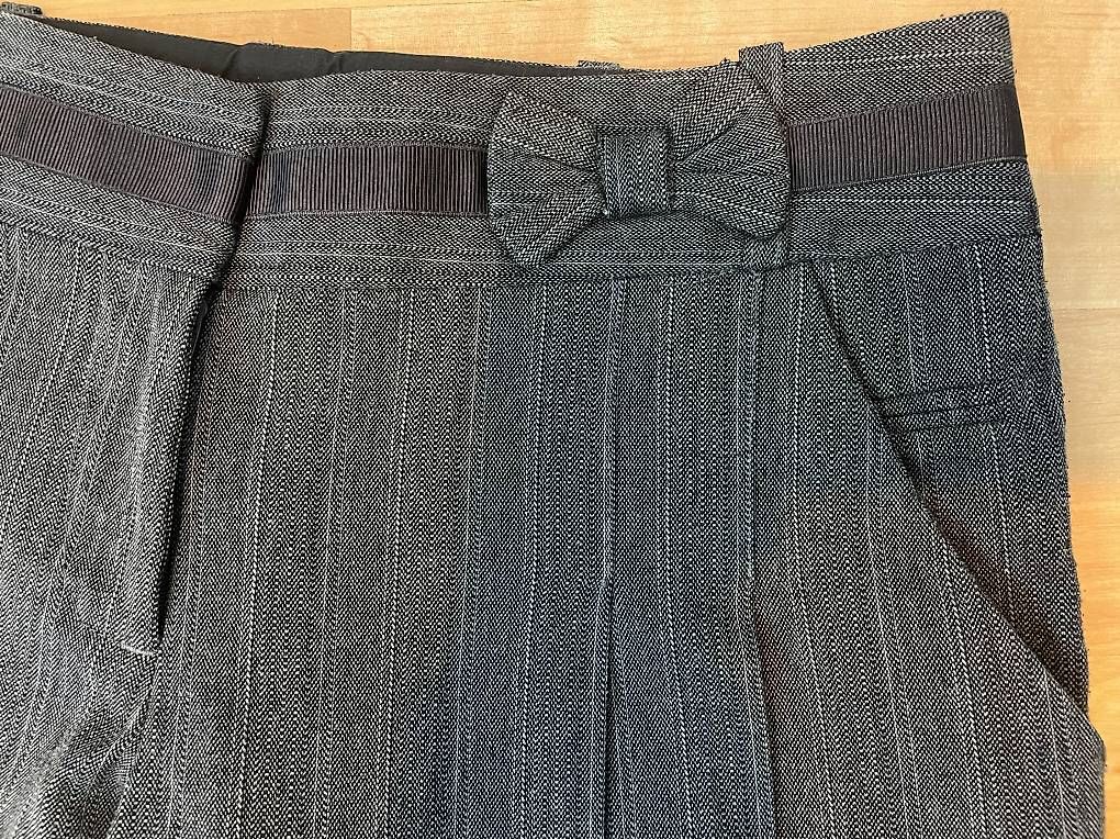 Pantaloni: Aussergewöhnliche Hose Gr. M – Usato da Willisau venduto da ani_gtk8 1