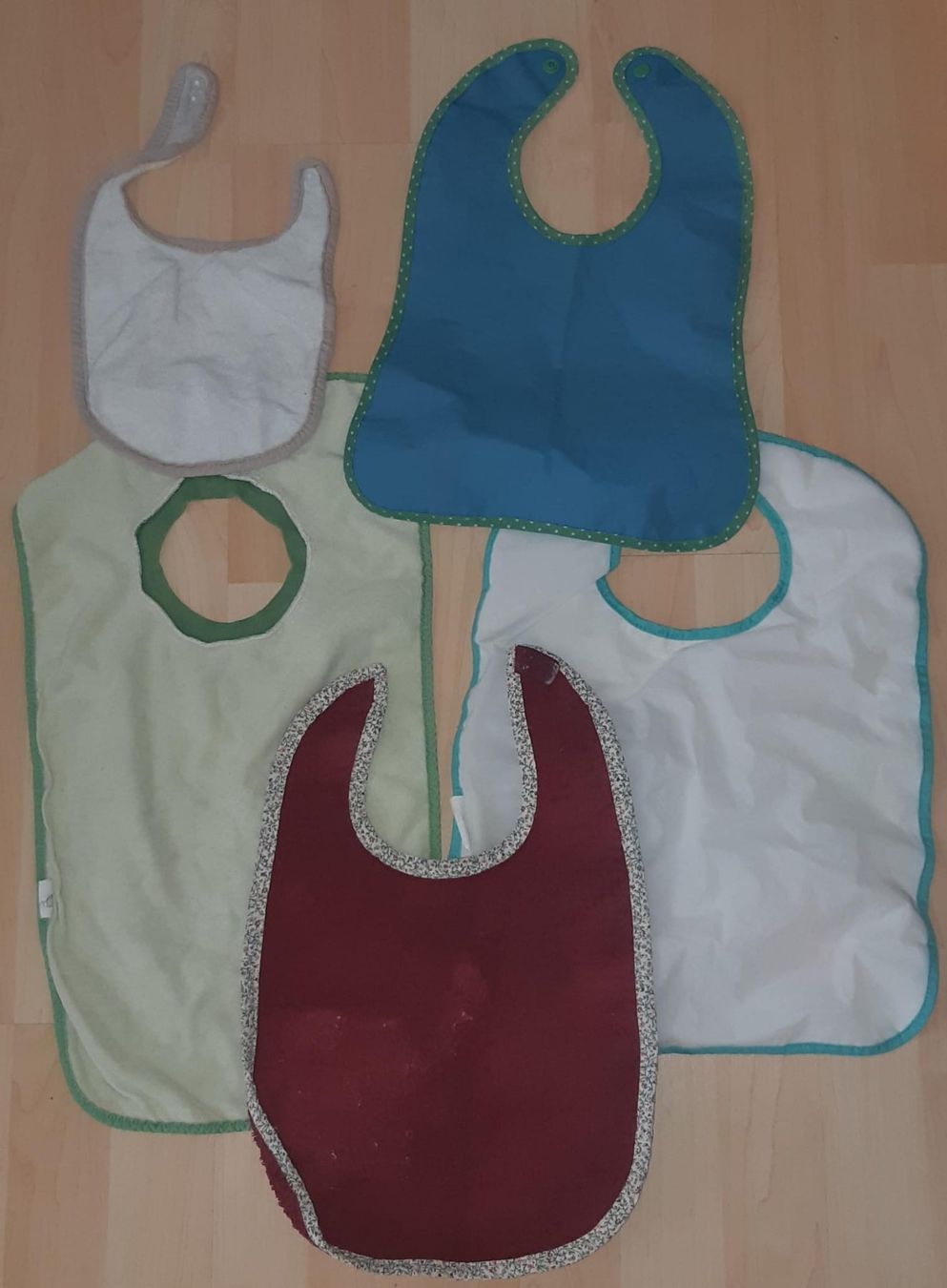 Pasti del neonato: Baby Lätzchen,  5 Stk. – Usato da sachseln venduto da soficool 1