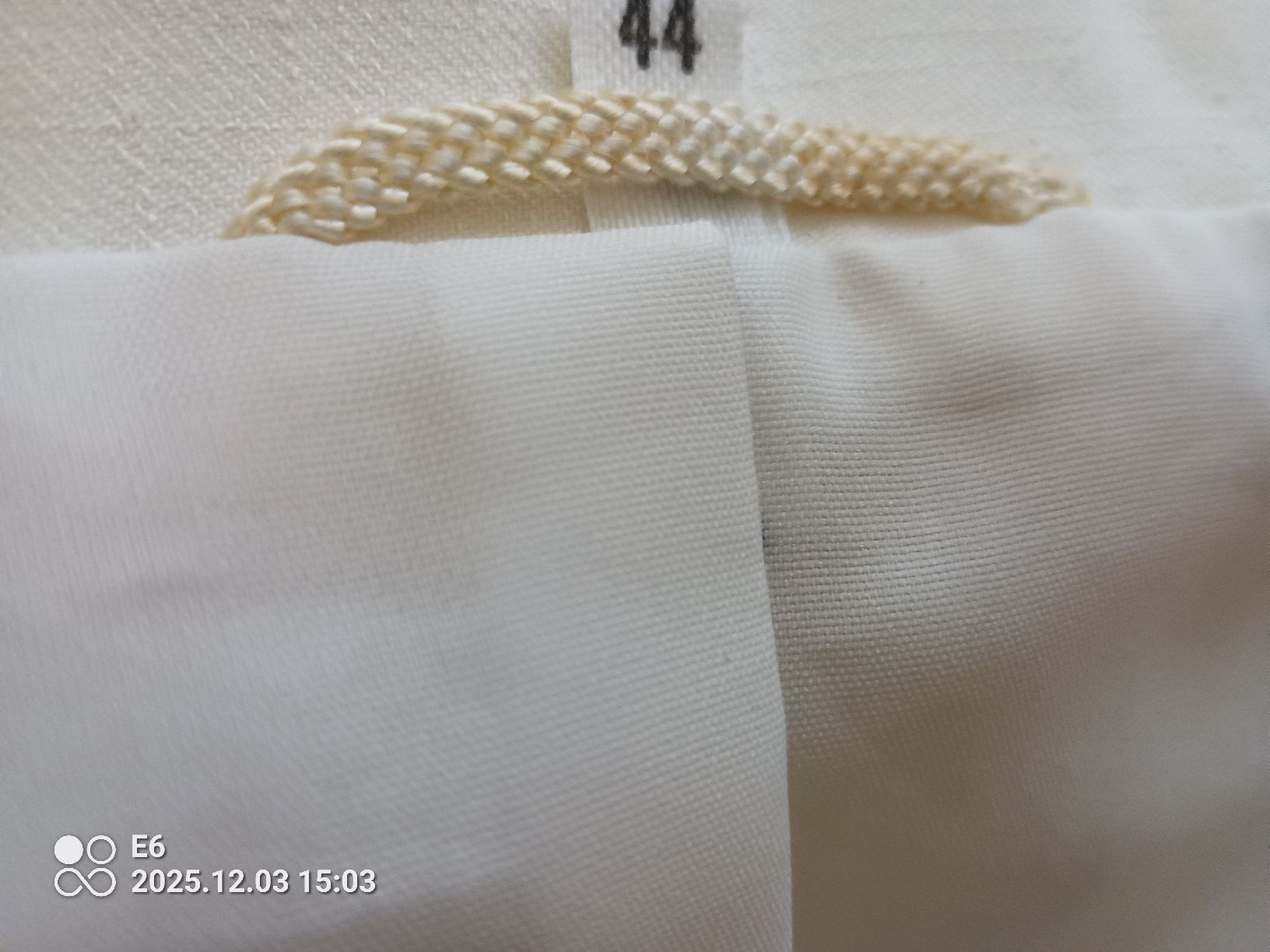 Jacken: Pflegeleichter beiger Blazer – Gebraucht aus Zürich von Mitzi6 4
