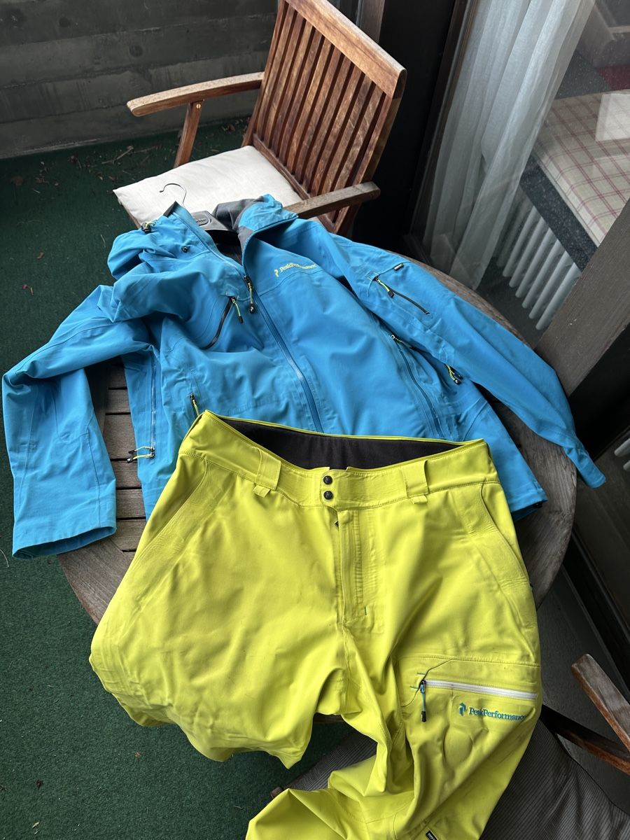 Peak Performance Lotti di vestiti: Peak Performance Heli set, ski jacket+pants, XL, great! – Usato da Langnau am Albis venduto da oha_mys9