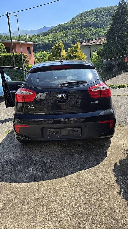 Kia Automobili: Vendo Kia Rio 1.4 CVVT – Usato da Taverne venduto da gia_phh8 1
