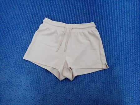 2 Kurze Hosen Grösse XS