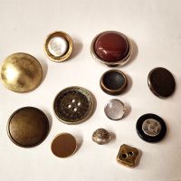 12 alte Sammlerknöpfe - jeder Knopf anders