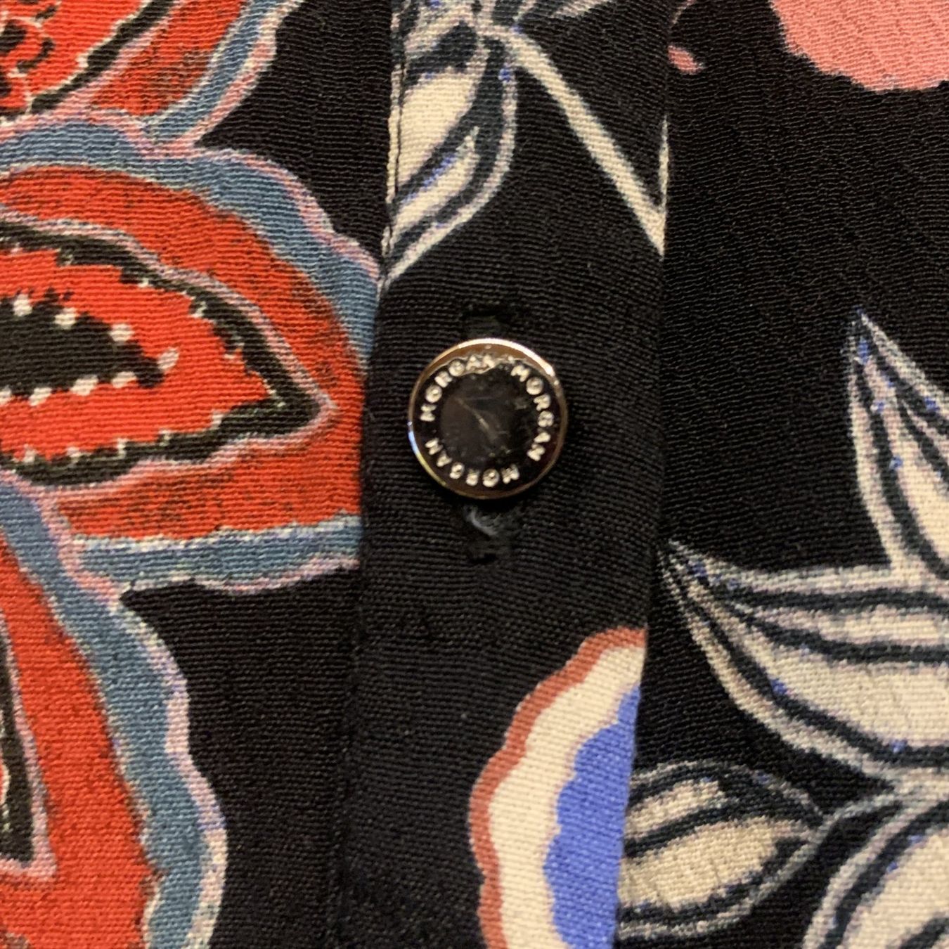 Morgan Camicette: Schwarze Bluse mit Blumenmuster und langen Ärmeln, Größe S/M – Usato da Chalais venduto da Decoarts.art 3