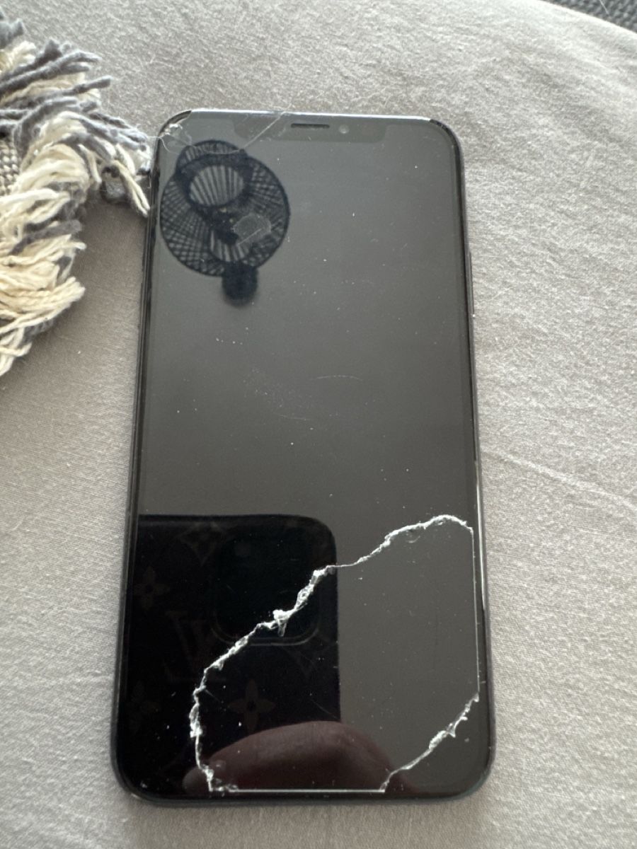 Apple Telefoni cellulari / Smartphones: Apple iPhone XS schwarz 64GB – Usato da Samstagern venduto da pipistrelli01