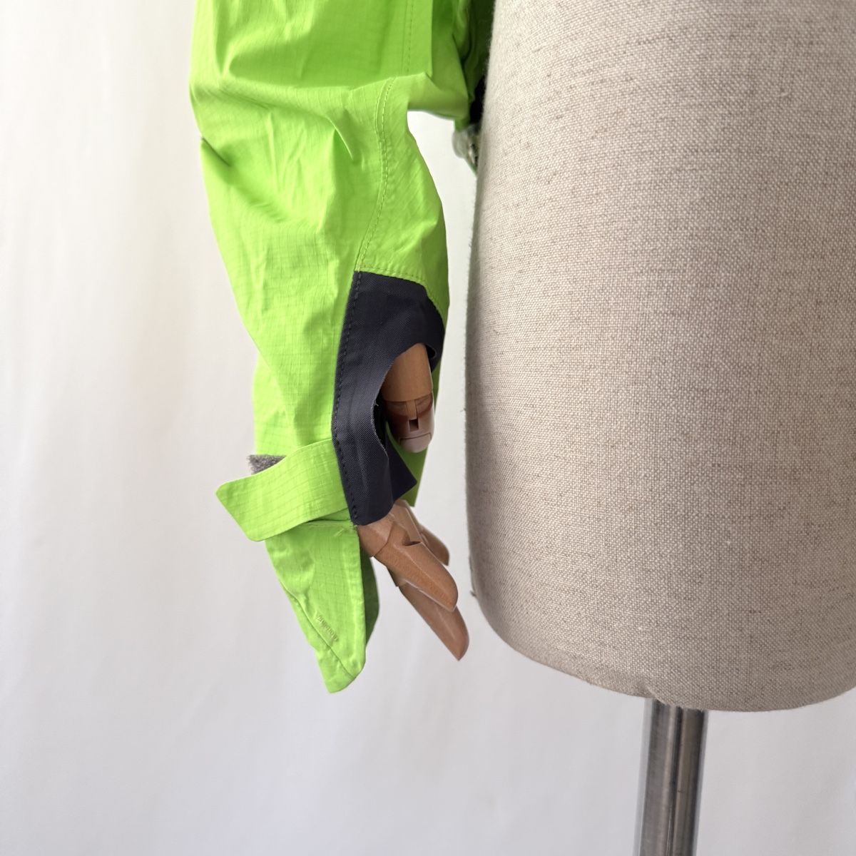 Norrøna Giacche: NORRONA Fjora New GORE-TEX Jacket – Nuovo (secondo la descrizione) da Emmen venduto da Colette-Juliette 2