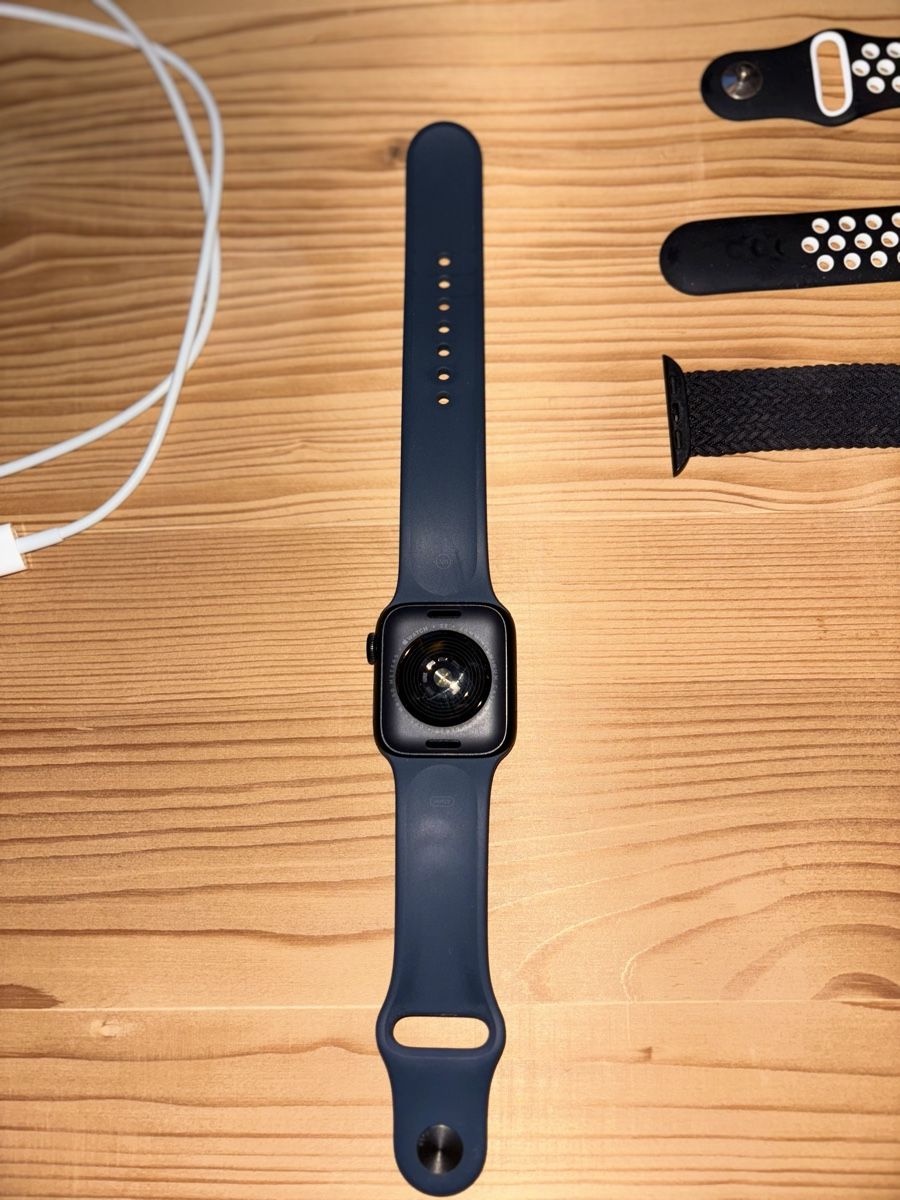 Apple Smartwatch: Apple Watch SE (GPS) 2. Generation 32GB – D'occasion à Schneisingen par mar_yy2t 3