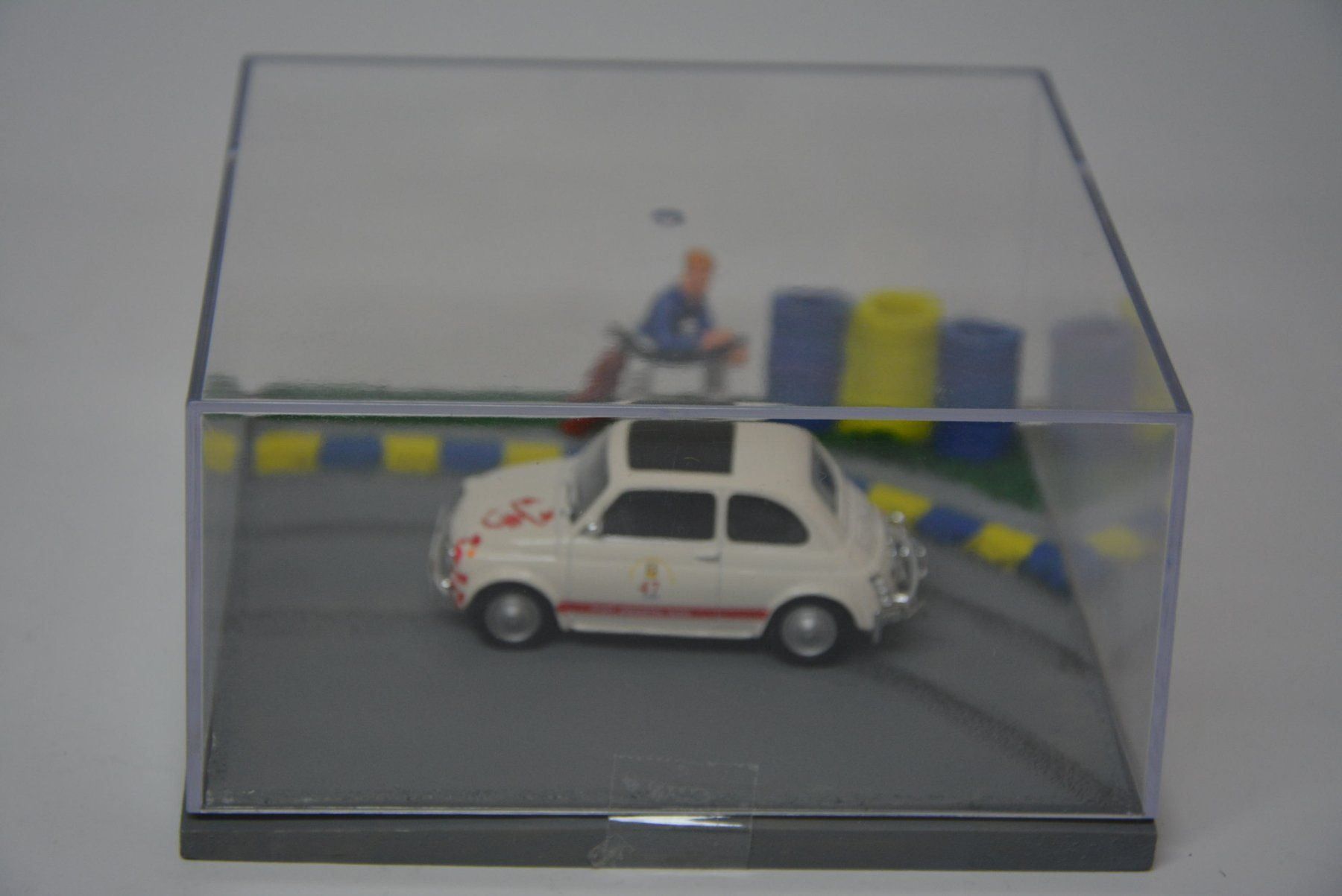 Fiat Modellautos: Fiat 500 Abarth , Diorama , 1:43 – Neu (gemäss Beschreibung) aus Goldach von Feivel9