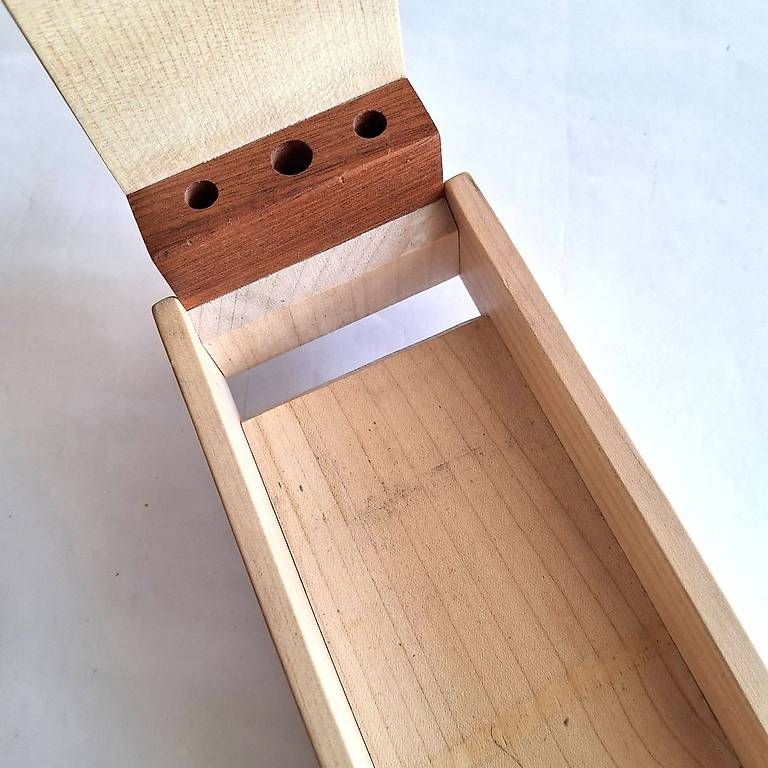 Matite, matite colorate & gessi: Boîte à crayons en bois bicolore – Usato da St-Sulpice VD venduto da vid_wz89 3