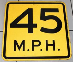 45 M.P.H. Strassenschild USA
