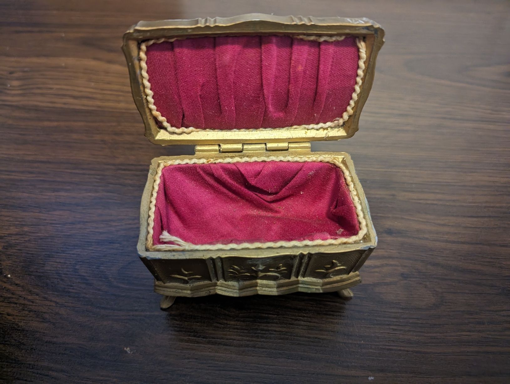 Dosen: Vintage Schmuckdose golden mit Samt – Gebraucht aus Baden von swiss-alps 3