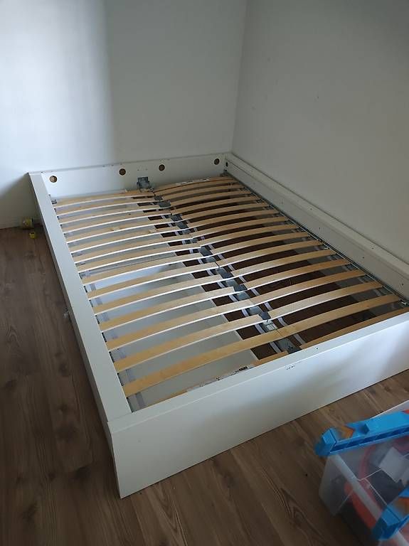 Lits: Ikea Malm bett 140x200 – D'occasion à Galgenen par tebon77 1