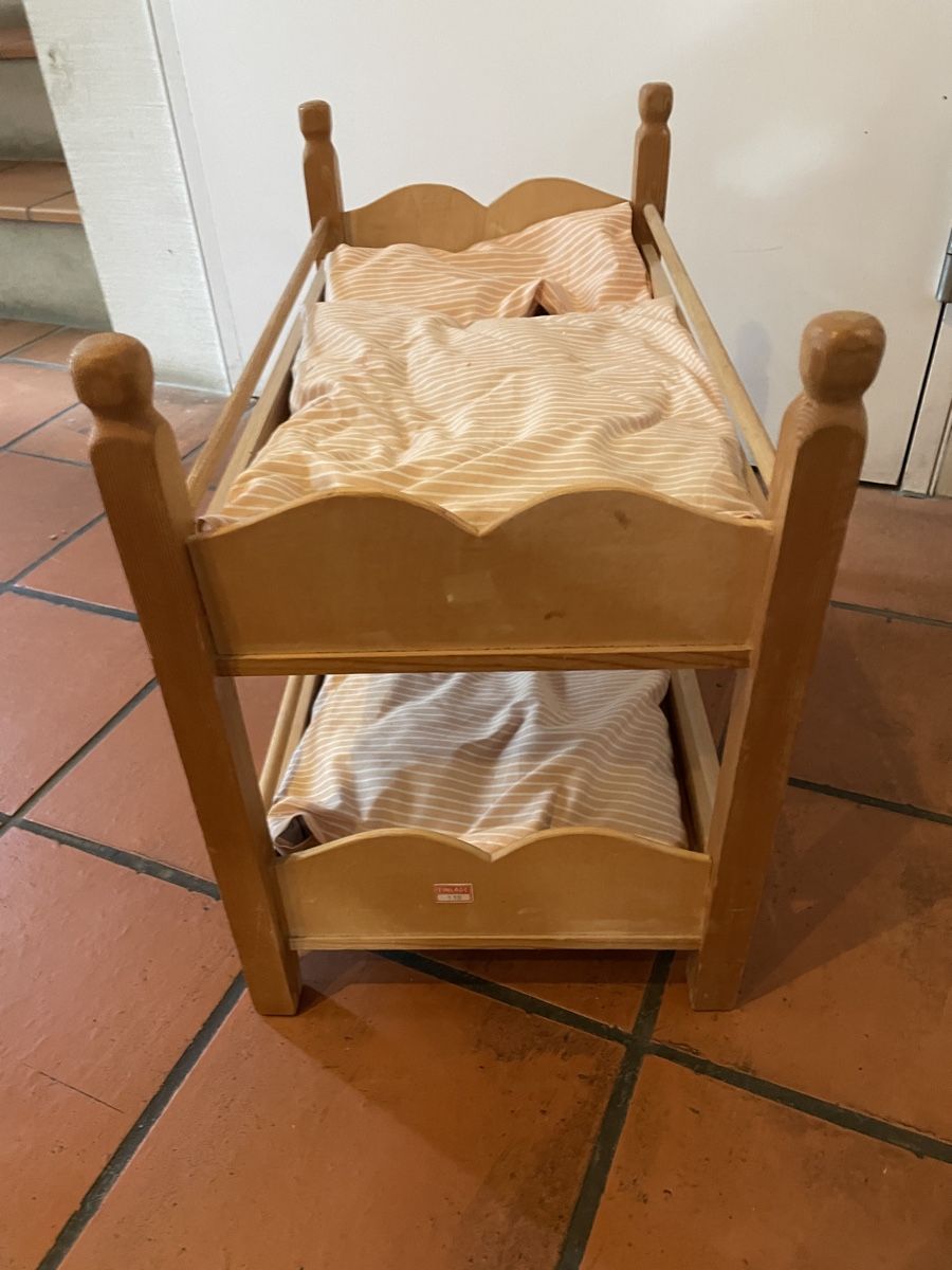 Spielzeuge: Puppenbett – Gebraucht aus Chur von Tobina 1