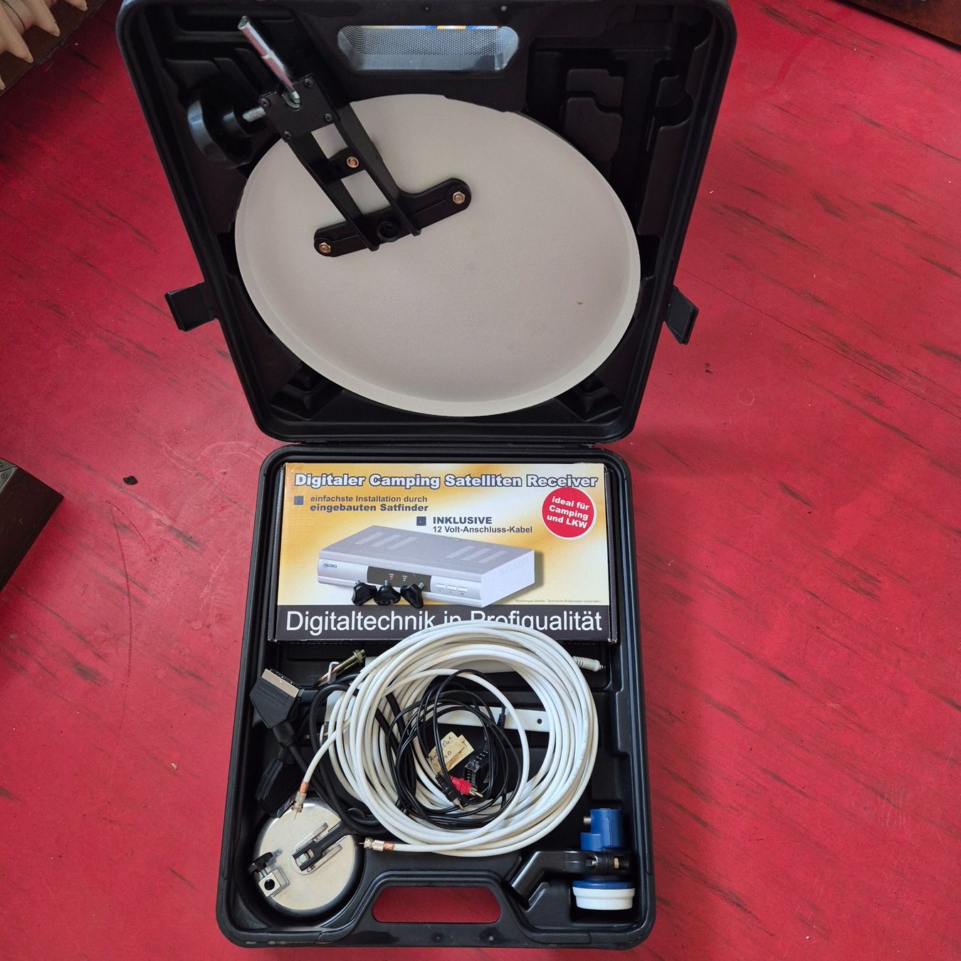 Récepteurs: Digitaler Camping Sat Receiver mit Schüssel und Kabel – D'occasion à Winterthur par WSBS_4067 1