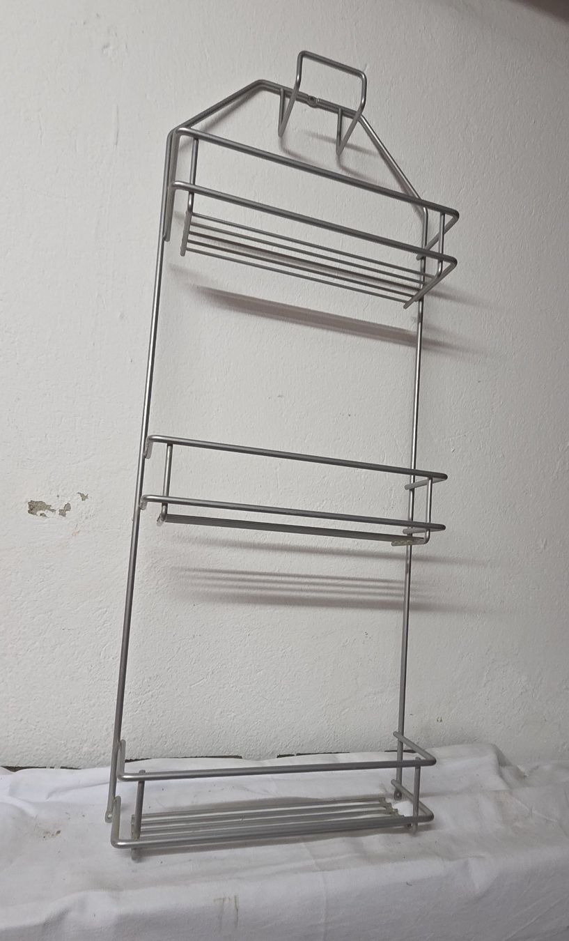 Regale: Metall Gestell Matt/Grau mit 3 Ablage Korb Plus Nr. 22 – Neu (gemäss Beschreibung) aus Niederbipp von Trude04