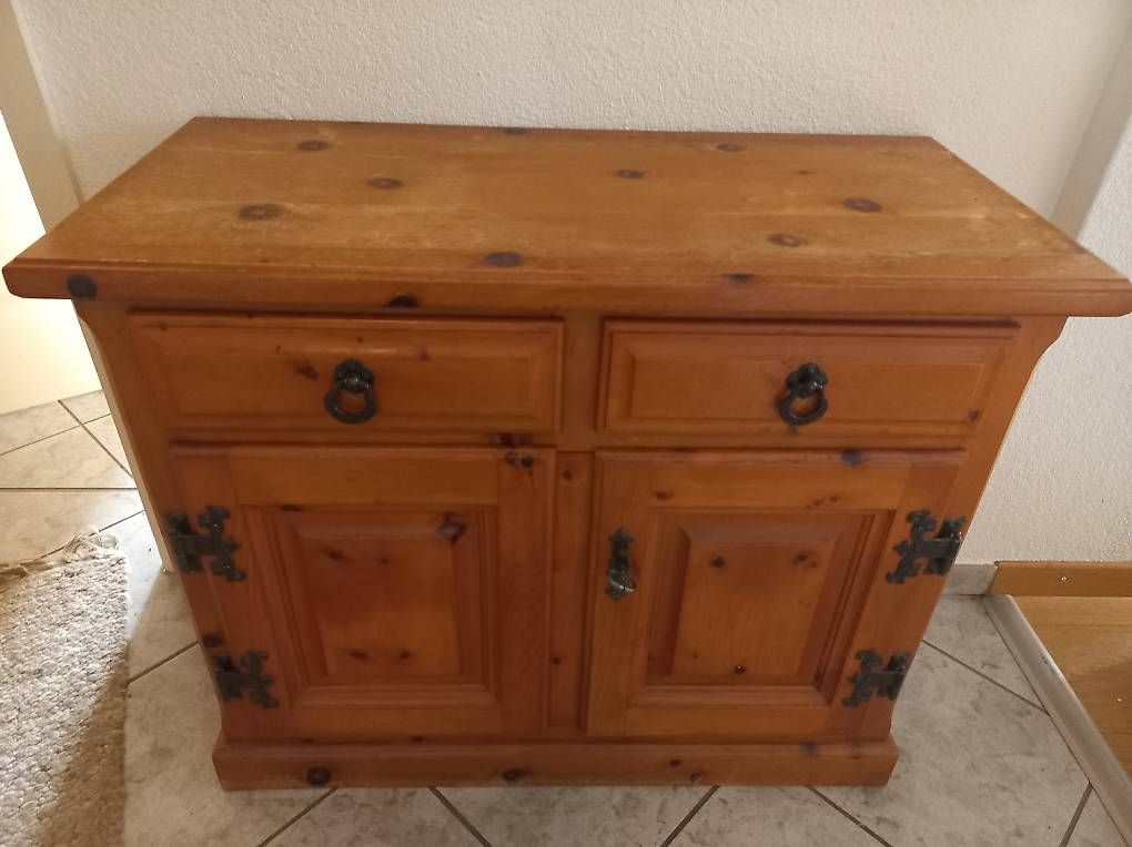 Kommoden: Holzkommode / Sideboard im Landhausstil – Gebraucht aus Wattwil von DKgo