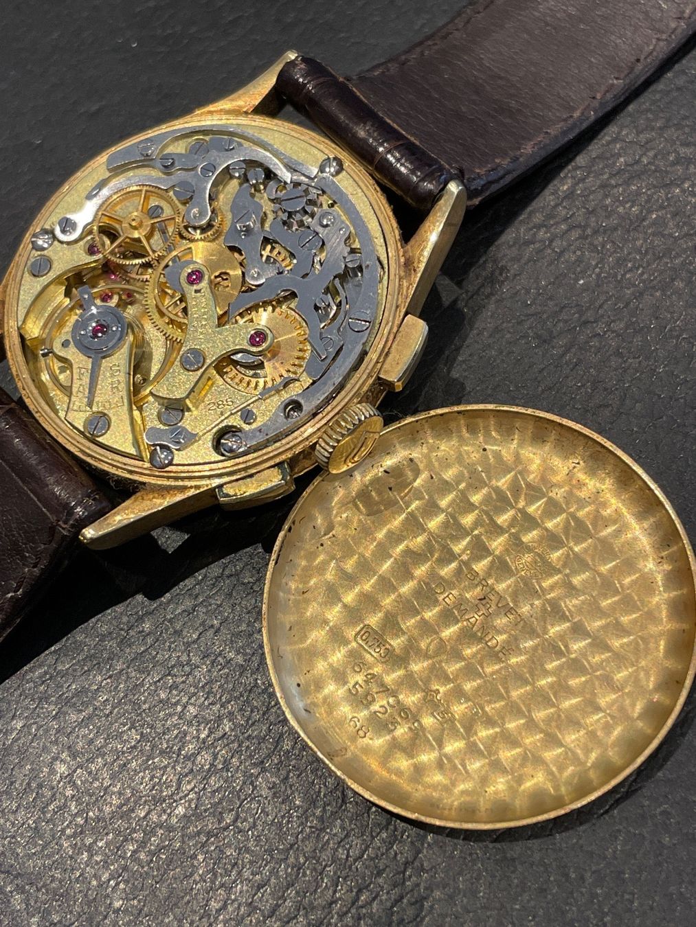 Universal Genève Markenuhren: Universal Geneve Chronograph 18K - Vintage – Gebraucht aus Chavornay von  5