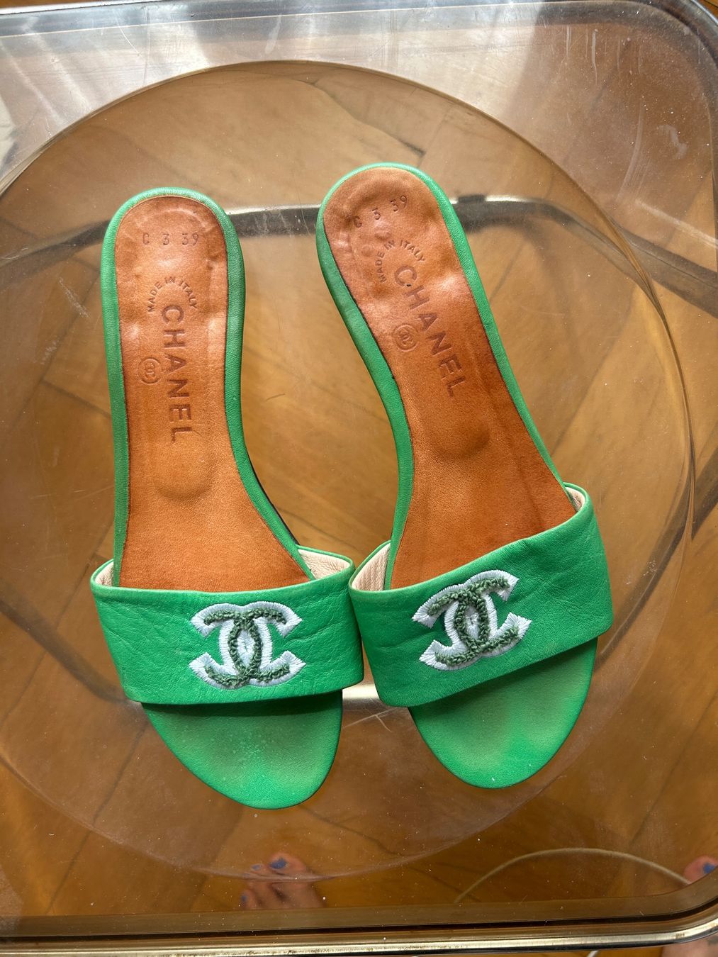 Chanel Scarpe da donna: green vintage chanel slides – Usato da basel venduto da wastedworld