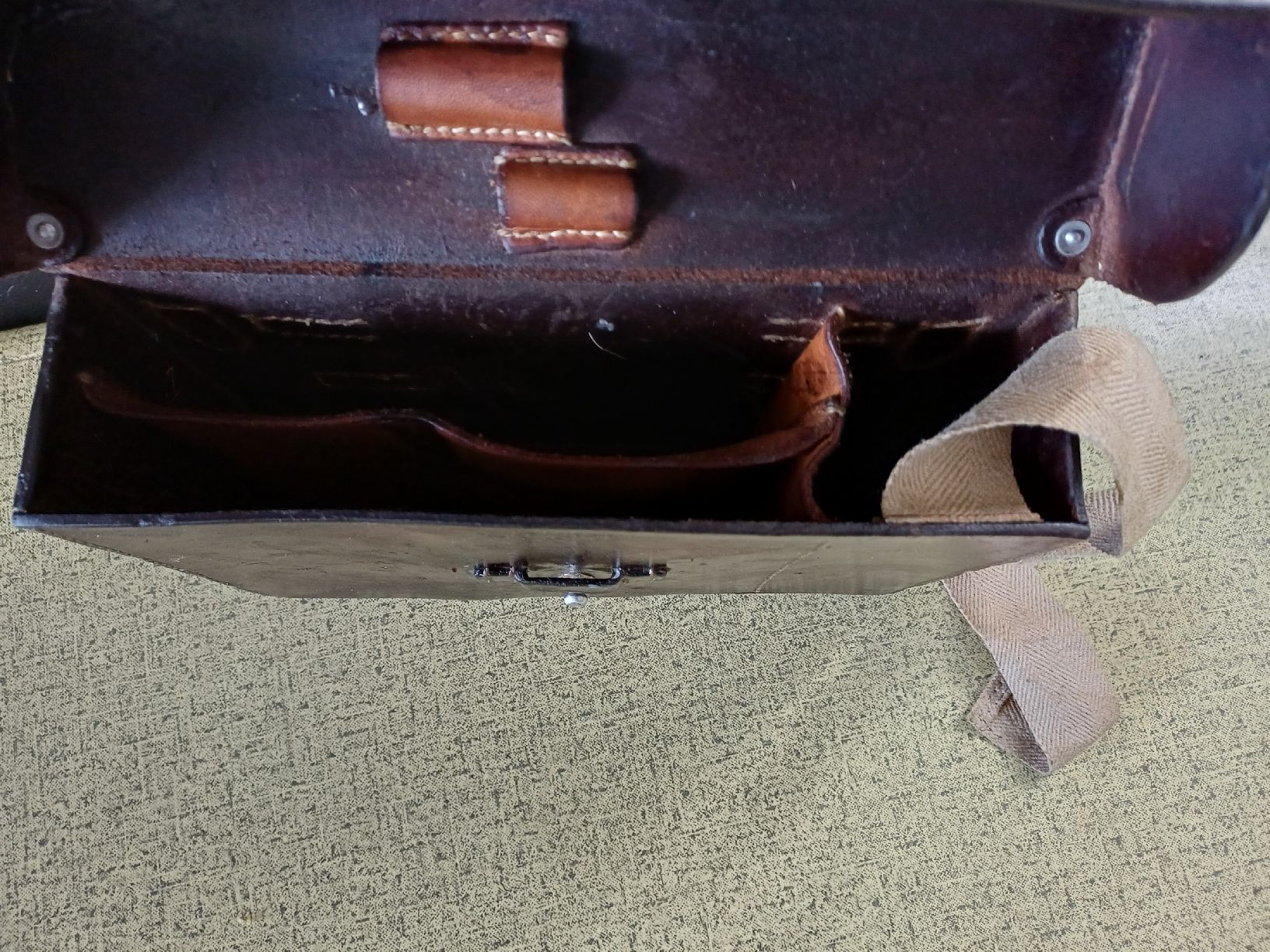 Schweizer Armee Taschen: Vintage Ledertasche, Sanitätstasche, Schweizer Armee – Gebraucht aus Ebersecken von Napf08 4