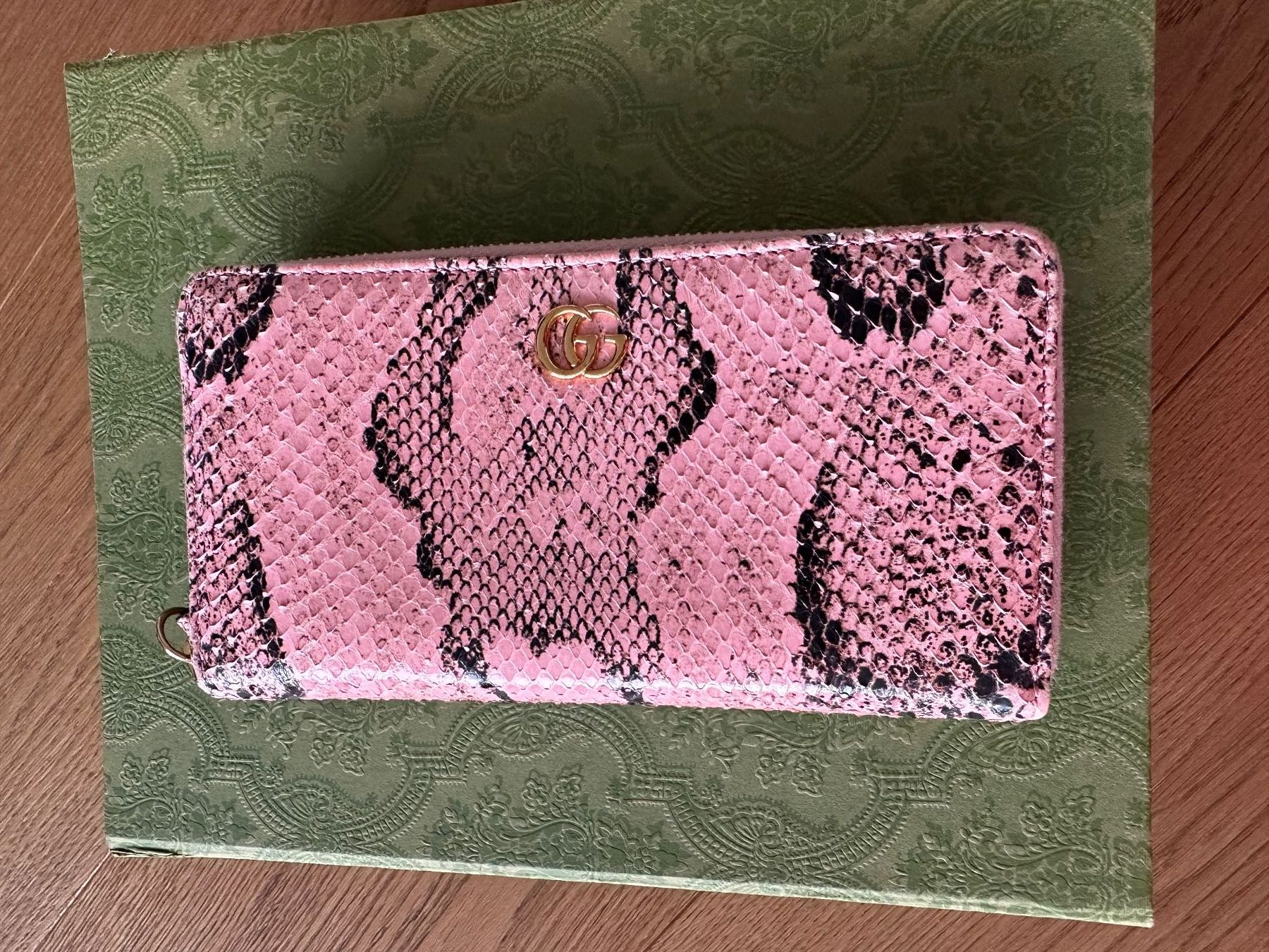 Gucci Portemonnaies: Gucci GG Marmont python zip around wallet – Neuf (Voir description) à Wettswil par seafarer