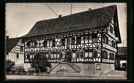 Marthalen, Grosses Gebäude mit Brunnen,