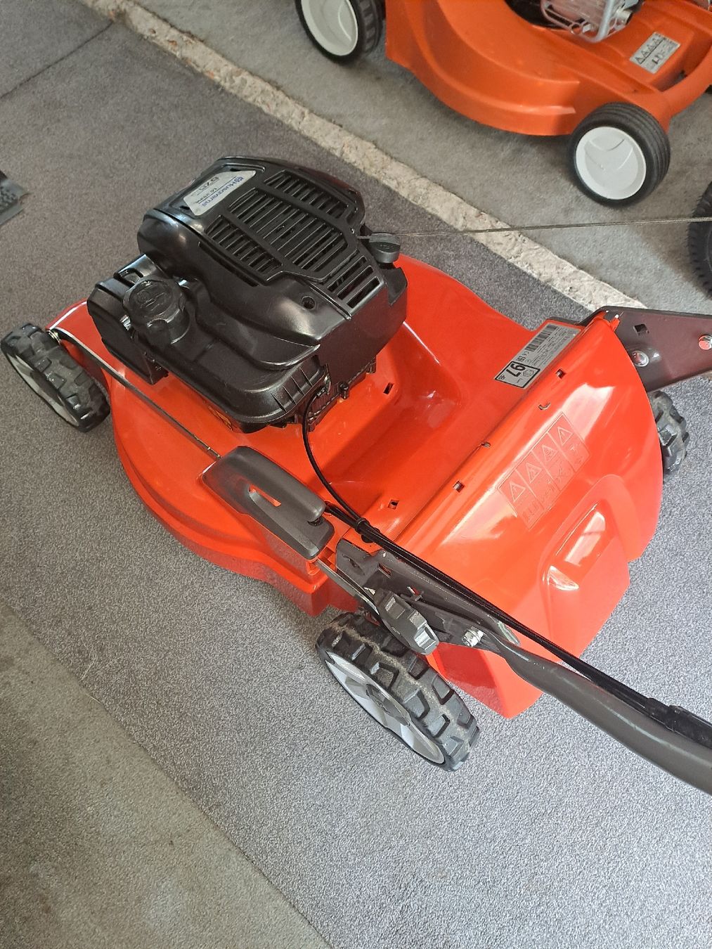 Husqvarna Tagliaerba: Husqvarna Rasenmäher 52cm Radantrieb – Usato da Bilten venduto da Zschweiz 4