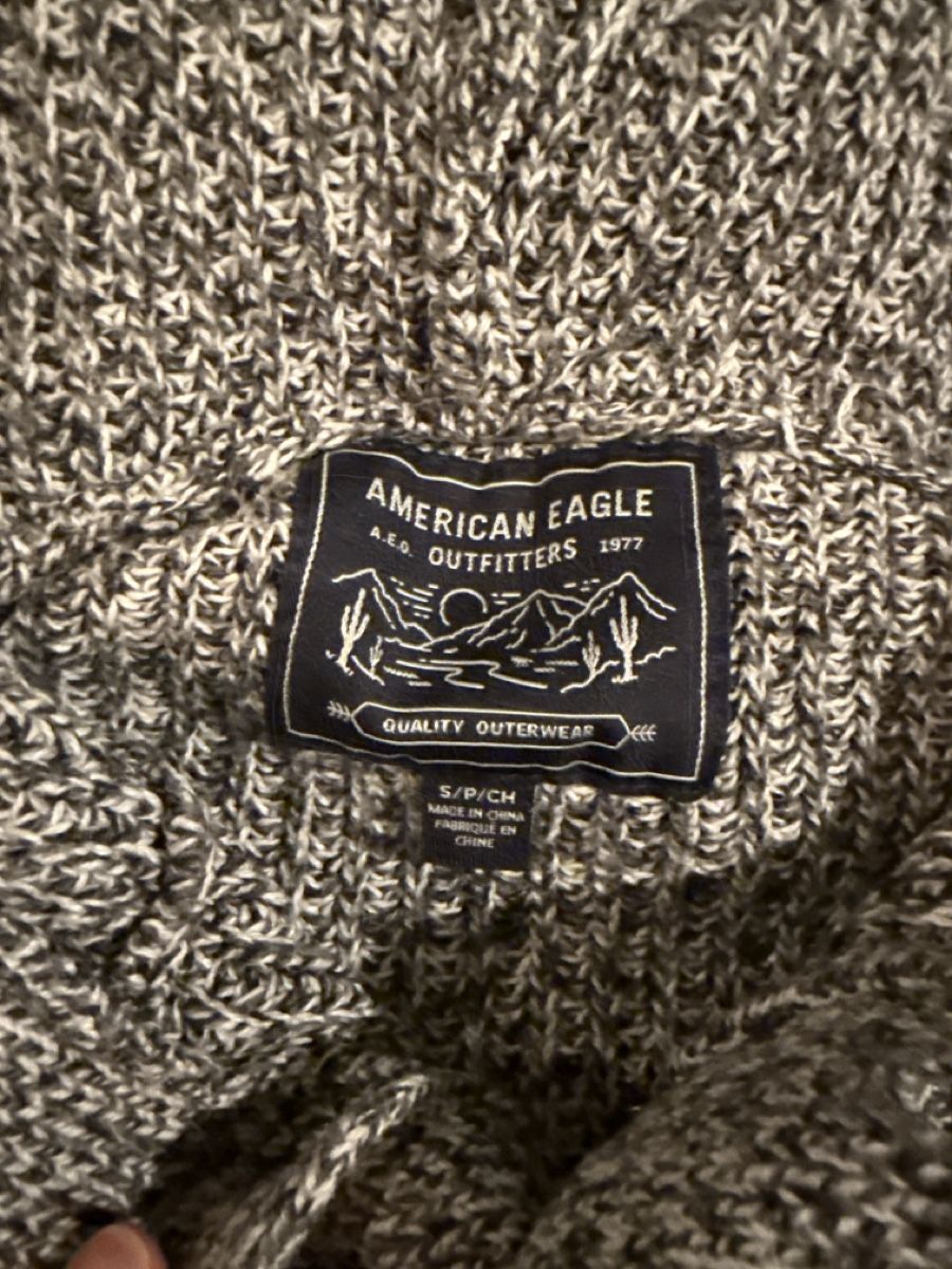 American Eagle Pullover & Sweatshirts: American Eagle Strickjacke mit Kapuze, Grau, Gr. S – Gebraucht aus Hombrechtikon von zwy_fz6y 1