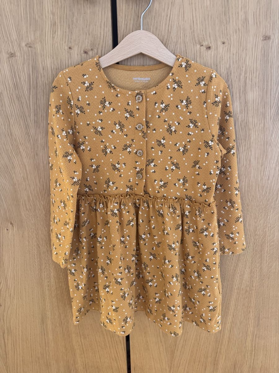 Vertbaudet Kleider & Röcke: Robe Vertbaudet à fleurs, taille 6 ans, 116cm. – Gebraucht aus Verbier von elodielegros91