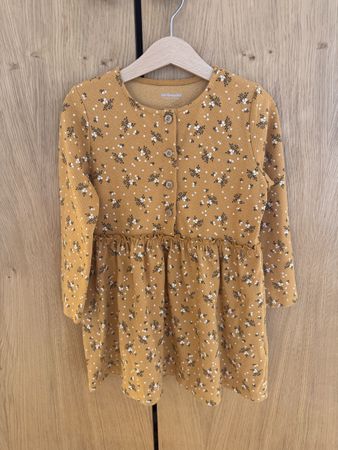 Robe Vertbaudet à fleurs, taille 6 ans, 116cm.