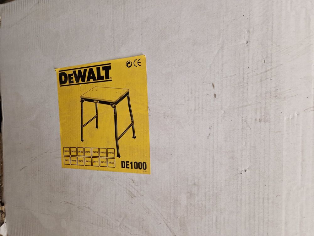 DEWALT DE1000 – Support Universel Pour Scies à Onglets, Stable Et Portable