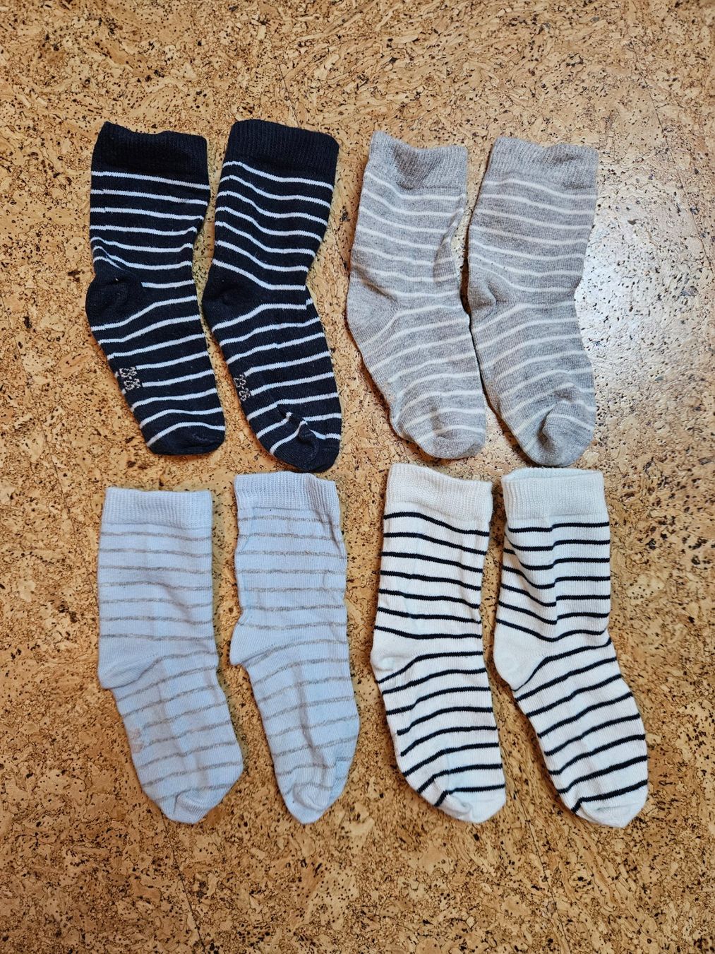 Migros Chaussettes enfants: Kinder Socken 23-26 – D'occasion à Worb par jun_fj8w
