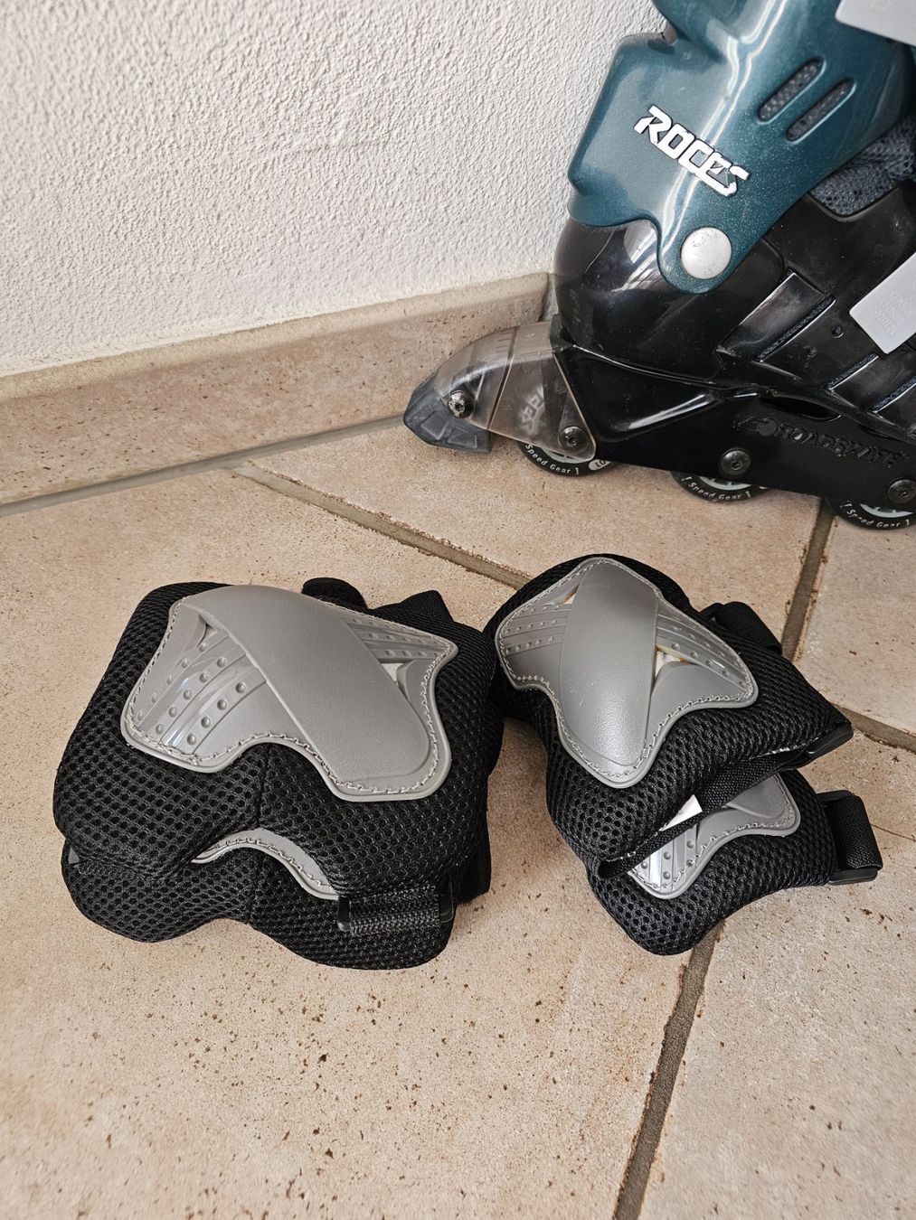 Pattini in linea & Pattini a rotelle: Rollerblades – Usato da Domat/Ems venduto da blu_29b7 1