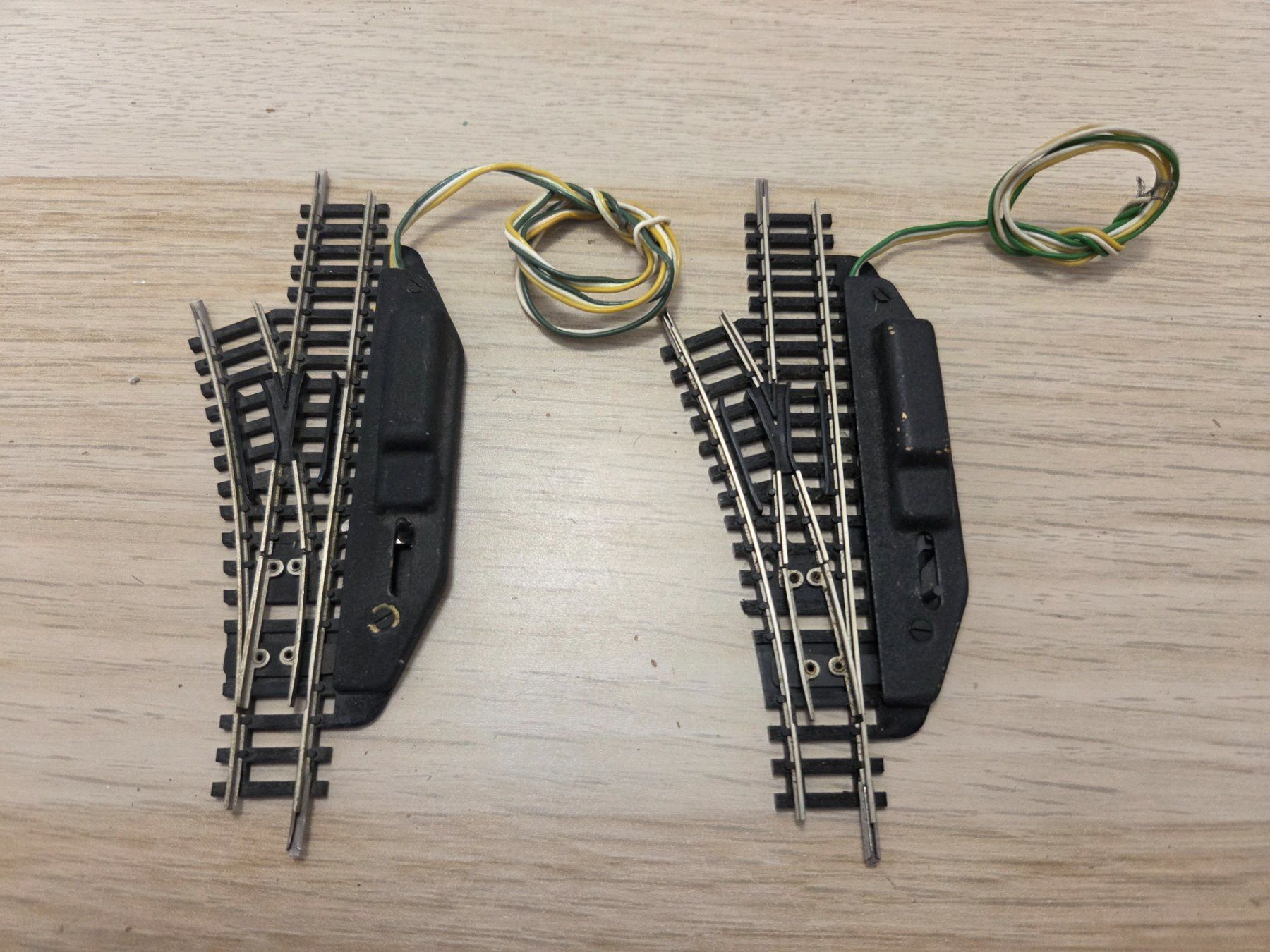 Trix Modelleisenbahnen: Minitrix 2 x 4961 Elekt. weichen N – Gebraucht aus St-Aubin-Sauges von Lo_Go 1