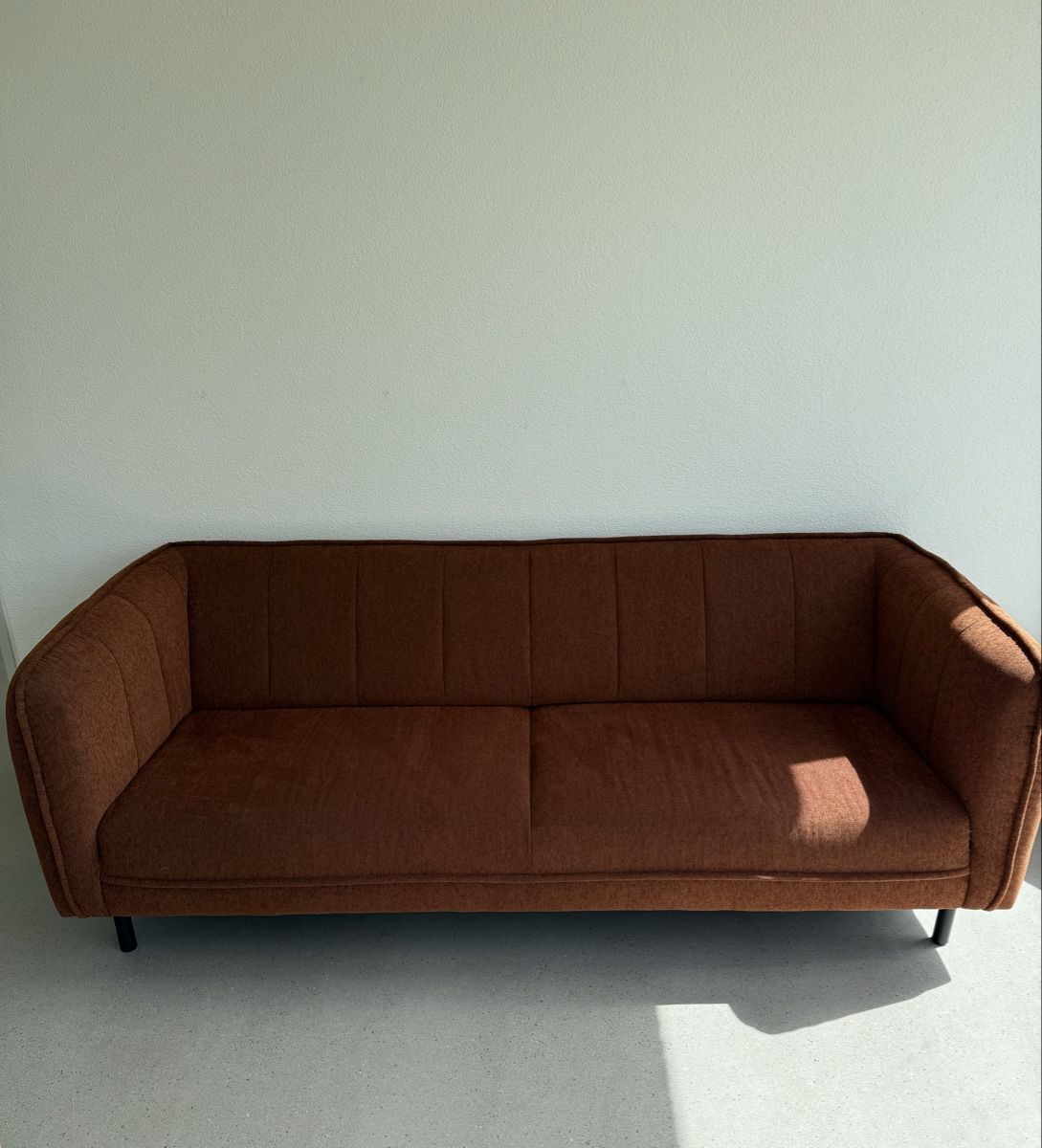 Divani: Cosy Brown Sofa - 3 seater – Usato da Zürich venduto da dis_y8gh