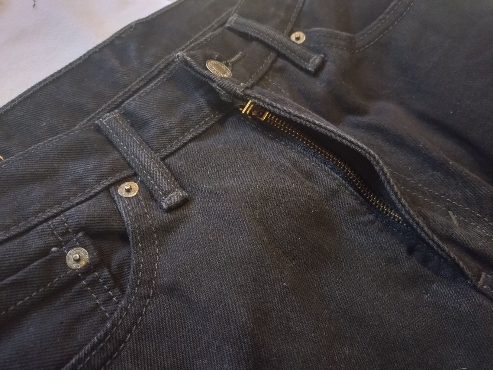 Levi's Jeans: Jean Levi's 505 noir W33 L34 – Usato da Farvagny-le-Grand venduto da LaCaverne 1