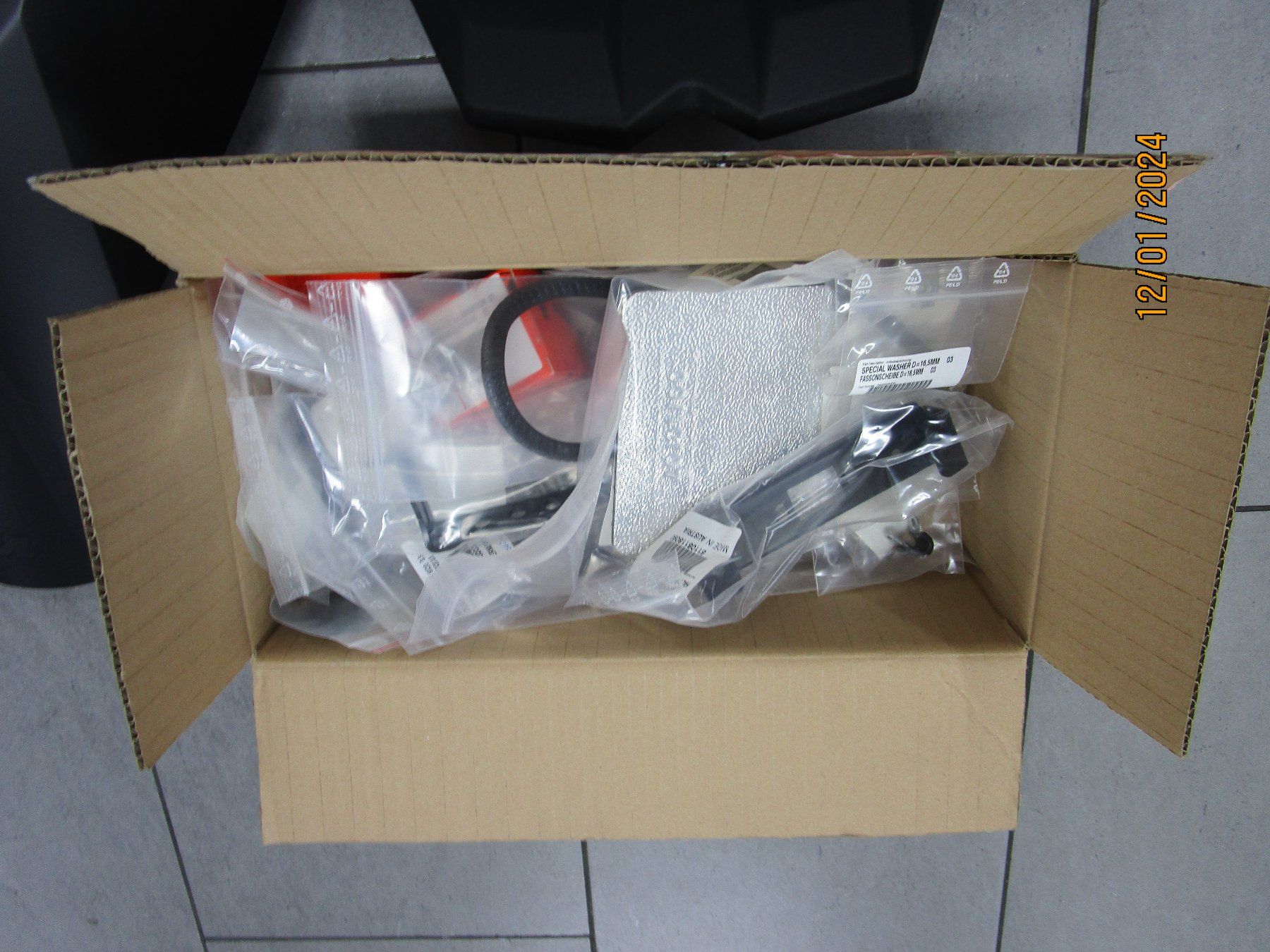 KTM Strada: Superduke R-Kit 05-06 K61108200200 – Nuovo (secondo la descrizione) da Widnau venduto da Staedler2 4