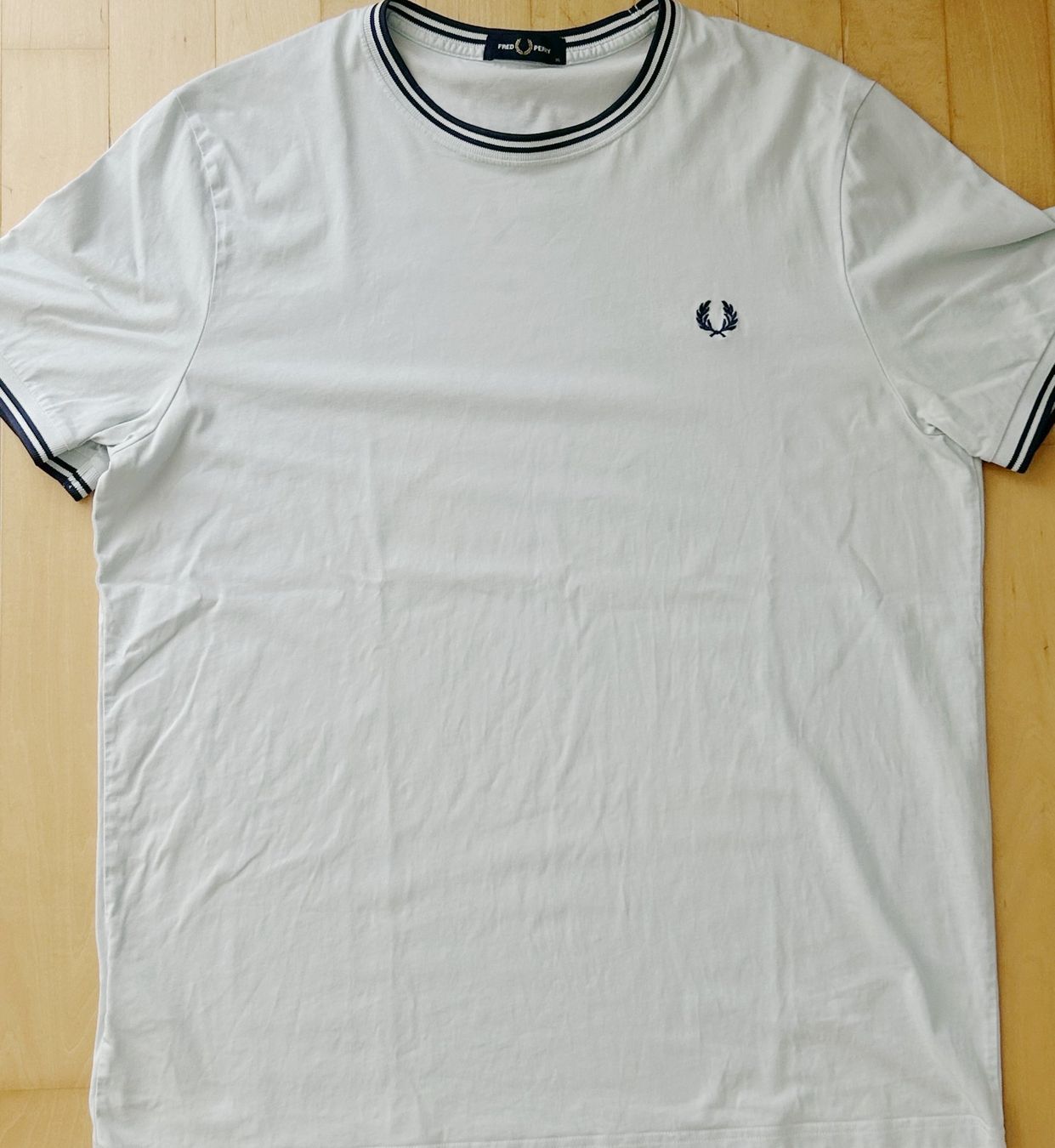 Fred Perry T-shirts: Fred Perry T-Shirt / Grösse XL / Hellblau – D'occasion à Maur par Makiga7 1