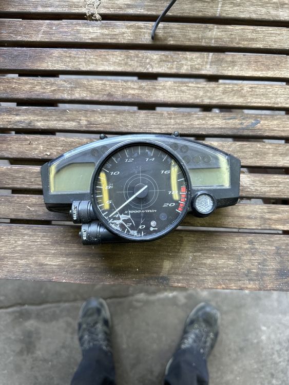 R6 Instrument (Defekt) in Horgen für CHF 67 – mit Lieferung auf Ricardo ...